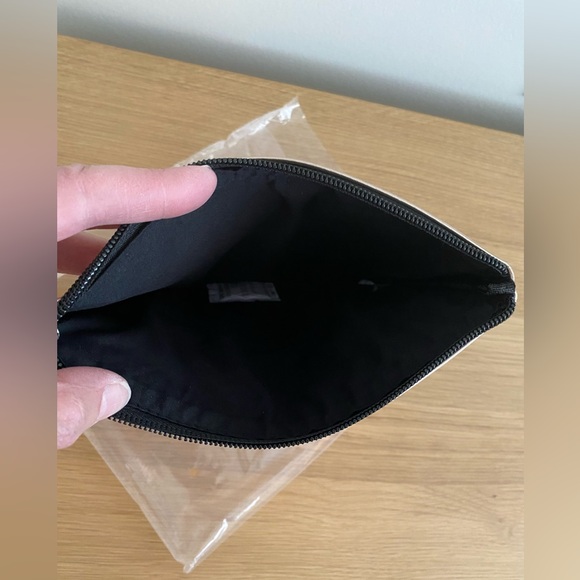 🇨🇦 NWOT Nudestix Gold Cosmetic Pouch - Picture 4 of 7